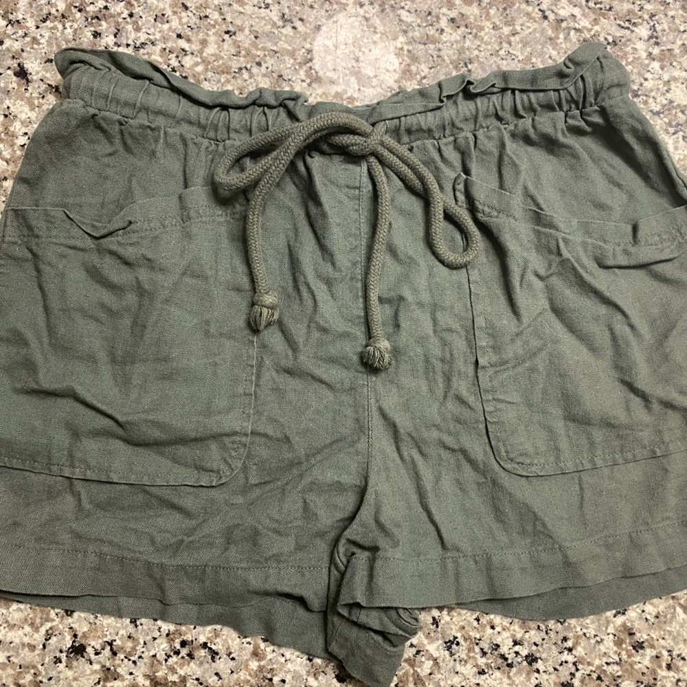 Universal Thread Women’s Shorts - Green - Size Small